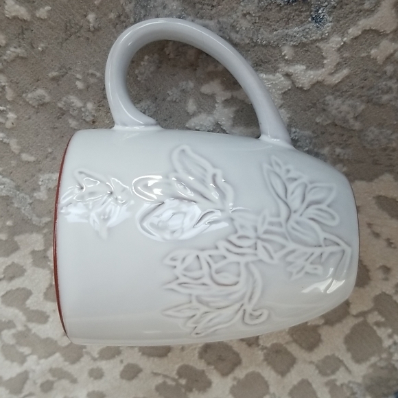 2 Pier 1 coffee \ tea mugs White with embossed design - Picture 5 of 7